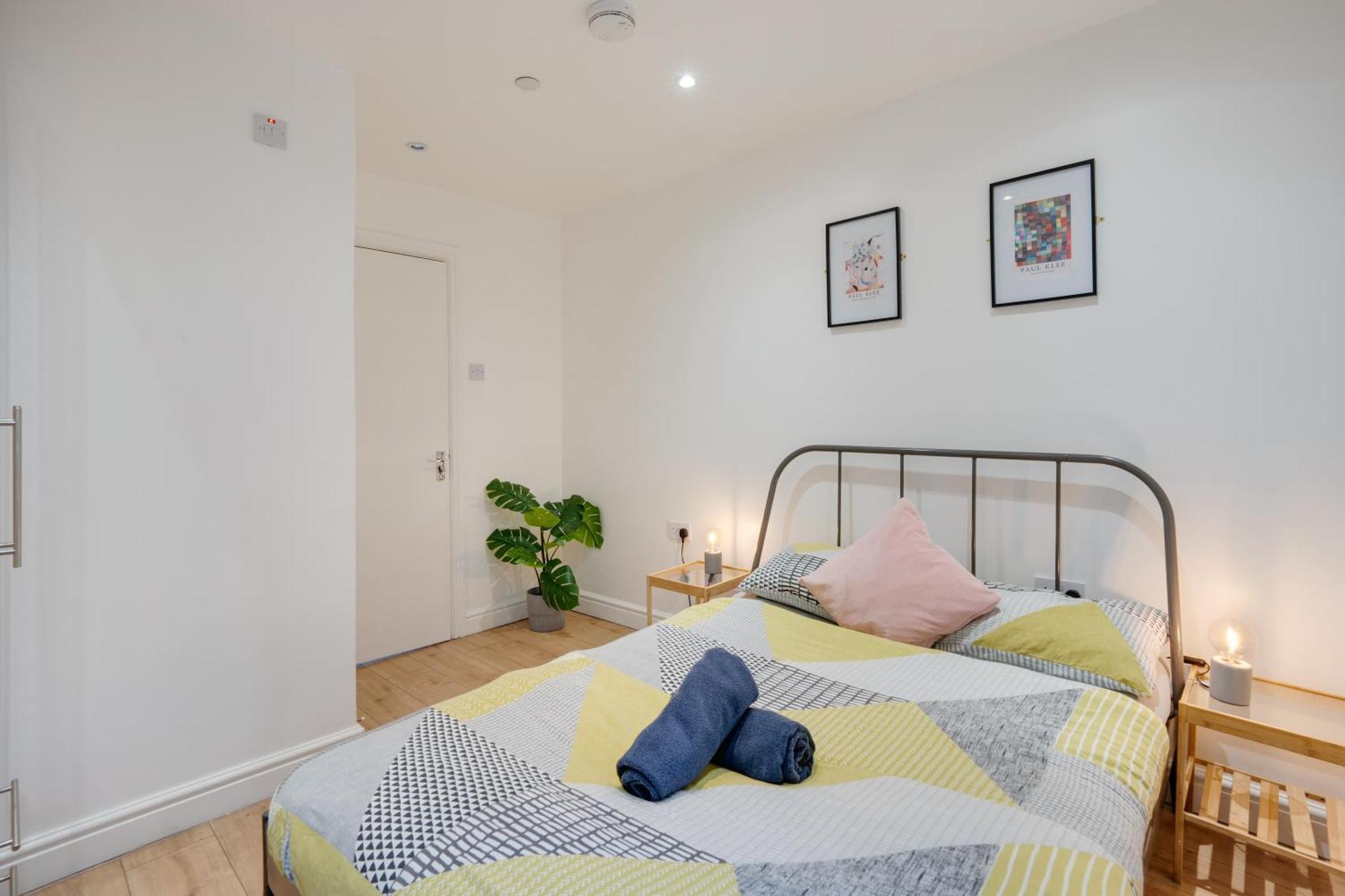 Relax In A Modern By The Centre & Bute Park Apartment